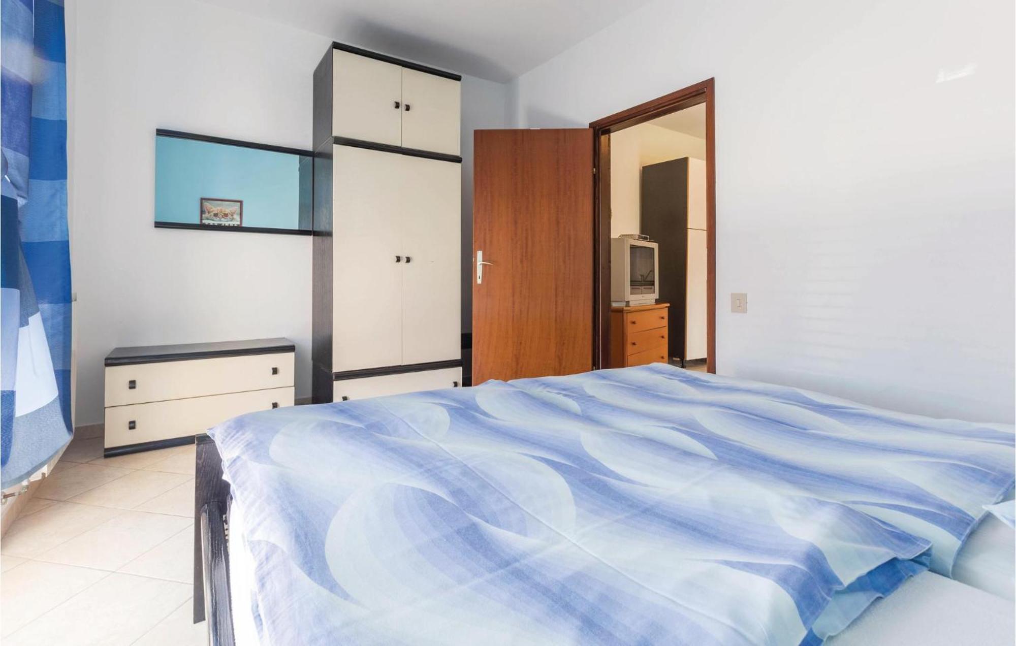 2 Bedroom Beautiful Apartment In Savudrija Ngoại thất bức ảnh