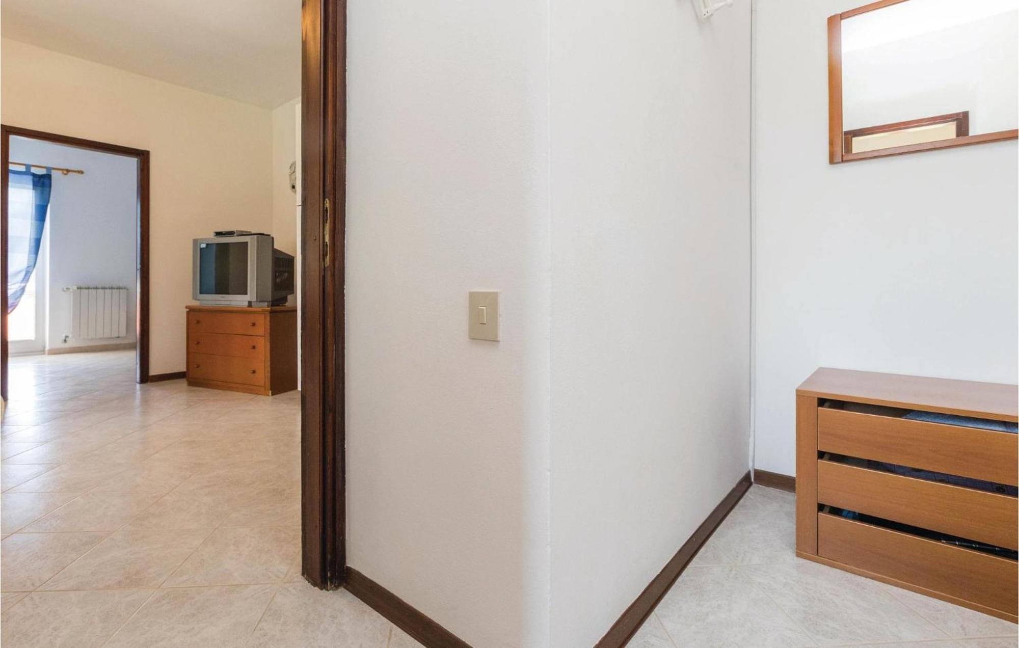 2 Bedroom Beautiful Apartment In Savudrija Ngoại thất bức ảnh