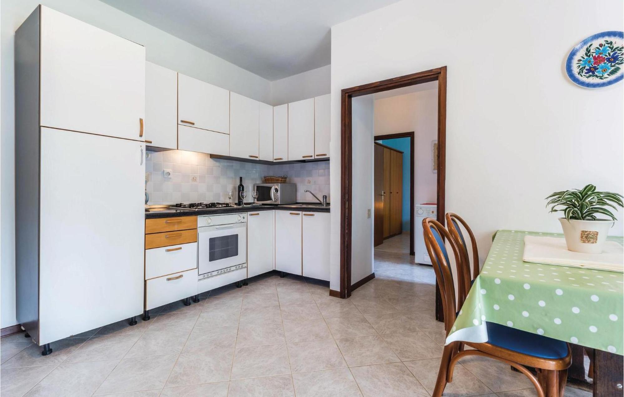 2 Bedroom Beautiful Apartment In Savudrija Ngoại thất bức ảnh