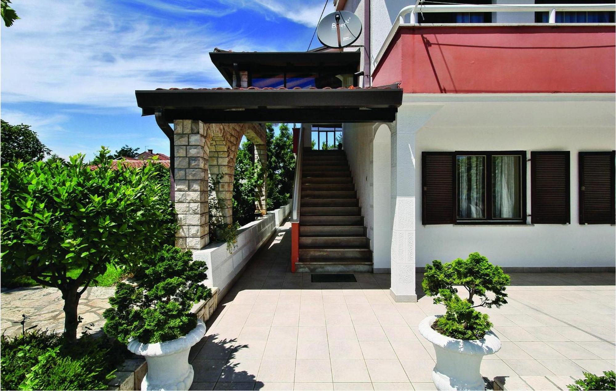 2 Bedroom Beautiful Apartment In Savudrija Ngoại thất bức ảnh