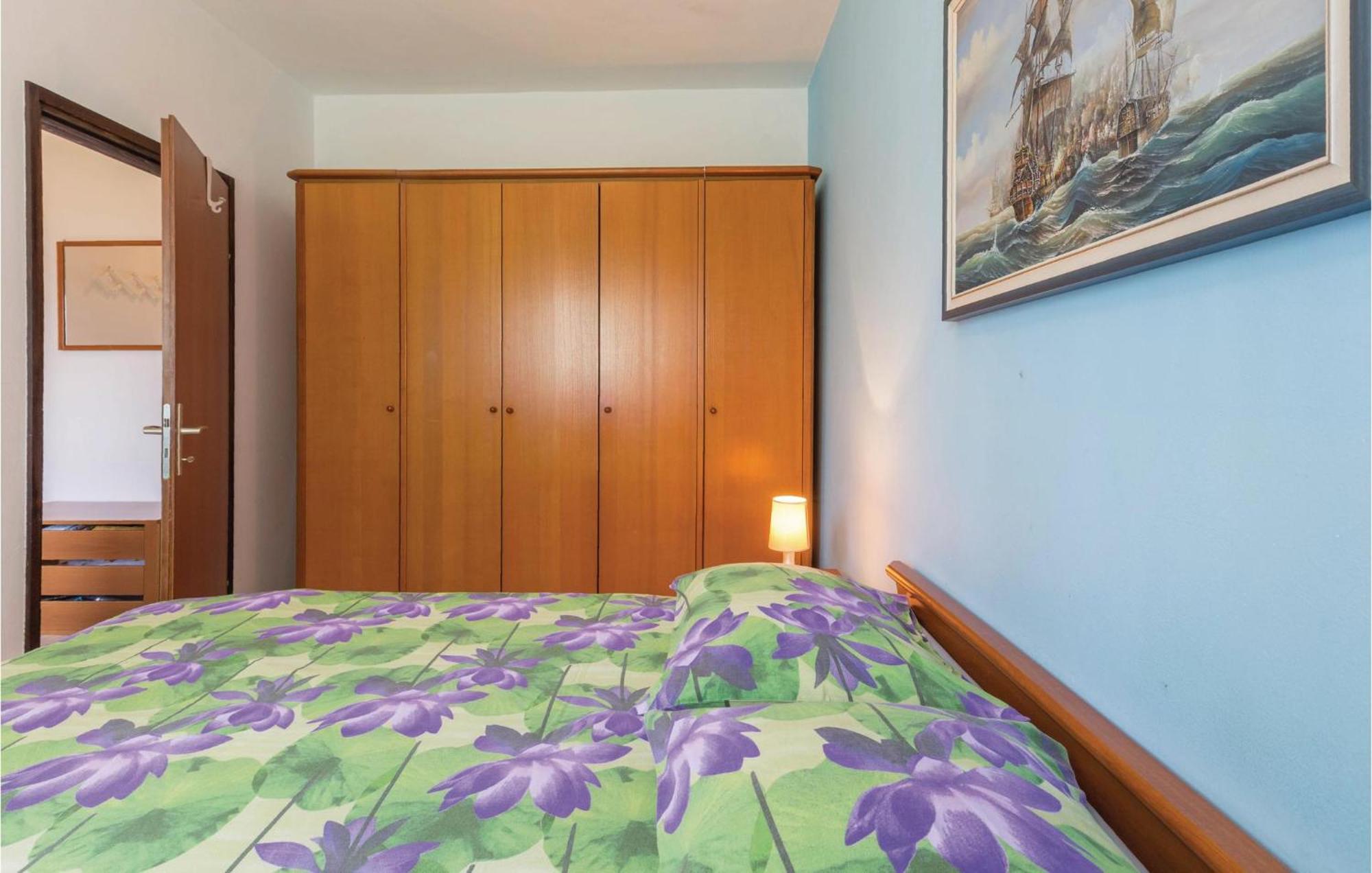 2 Bedroom Beautiful Apartment In Savudrija Ngoại thất bức ảnh