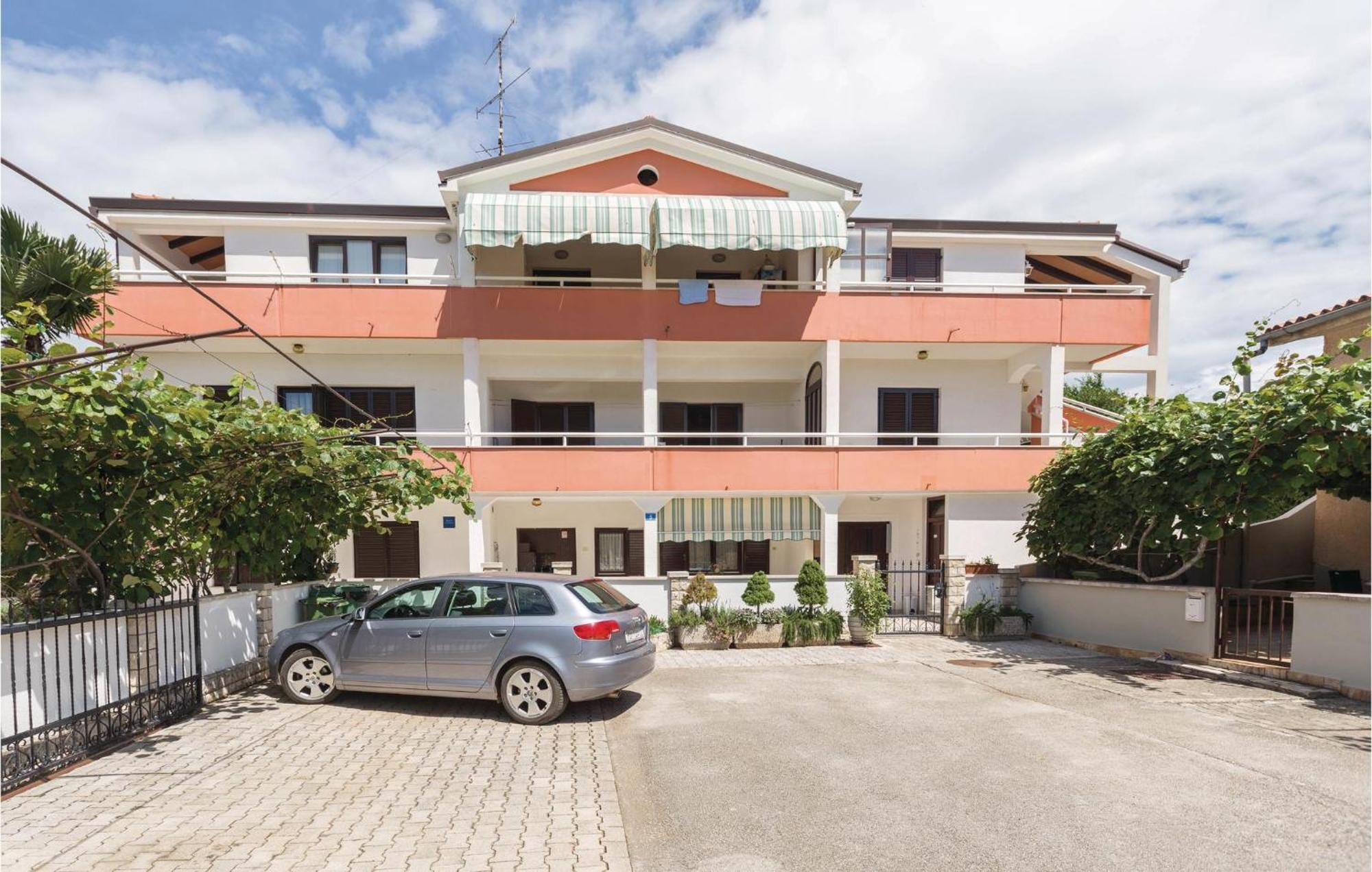 2 Bedroom Beautiful Apartment In Savudrija Ngoại thất bức ảnh