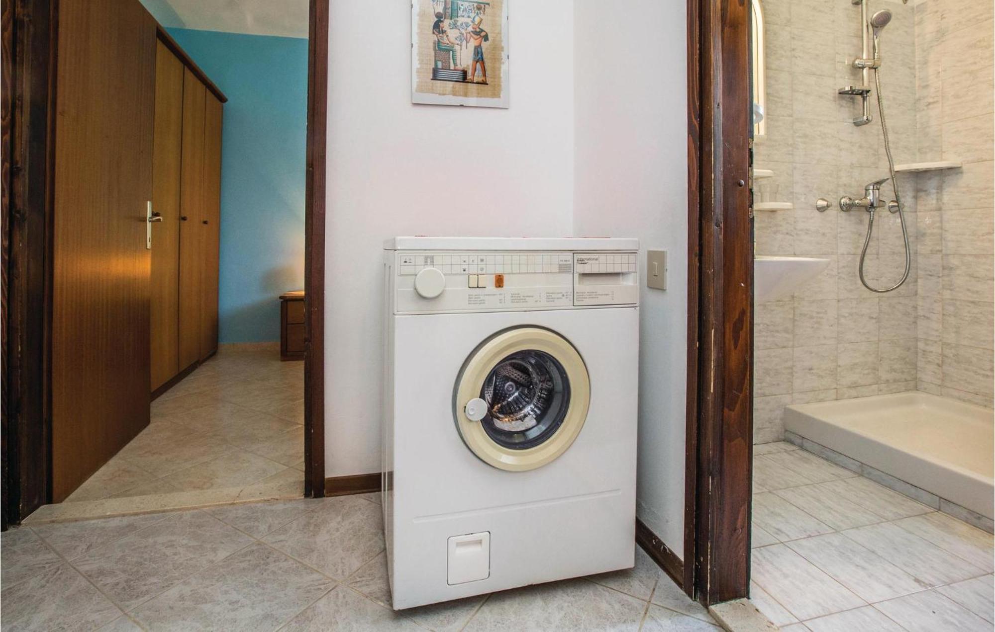 2 Bedroom Beautiful Apartment In Savudrija Ngoại thất bức ảnh